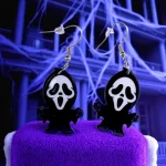 Aretes fantasma personaje de terror