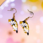 aretes de gato blanco con naranja