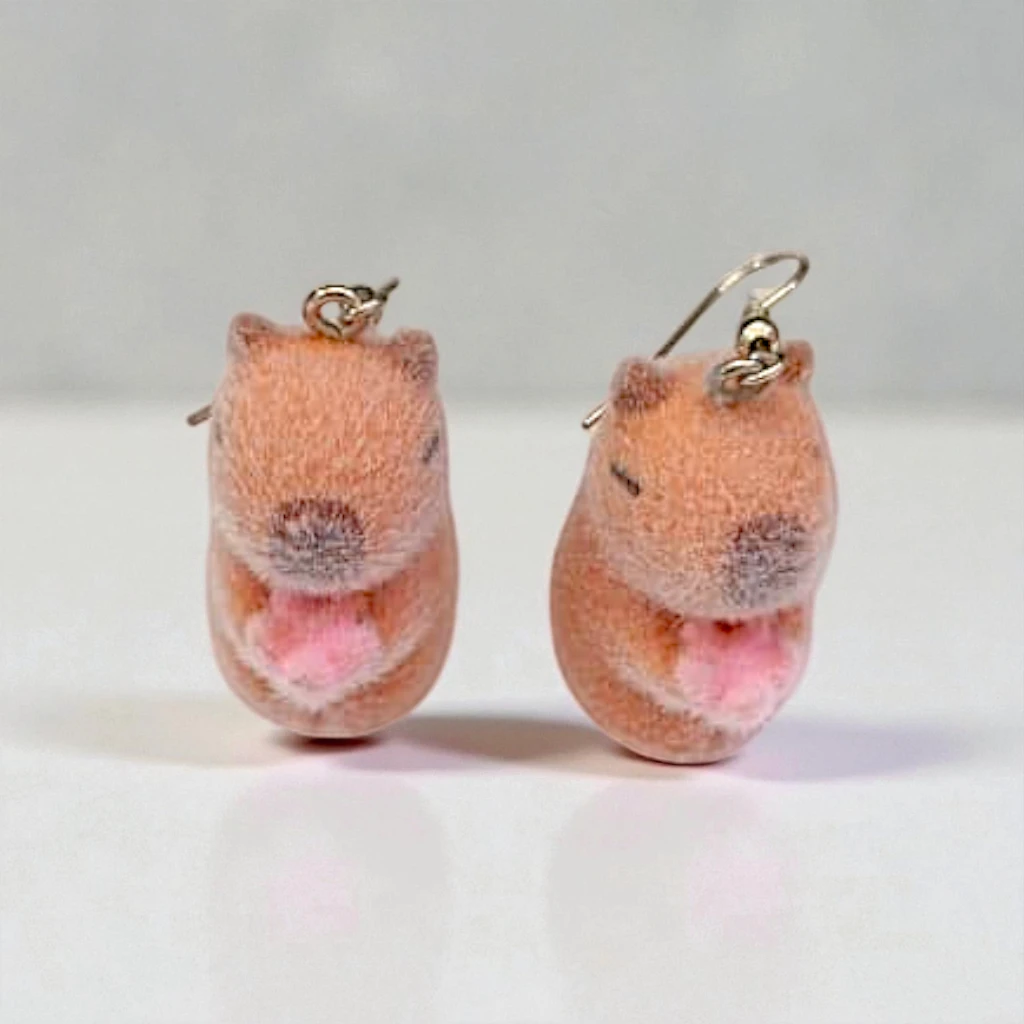 WhatsApp Image 2025-10-22 at 2.27.19 PM (4) (1) ARETES CAPIBARA PELUDO - Image 1