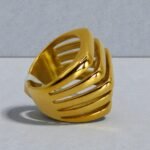 anillo acero inoxidable cuadrado ranuras dorado