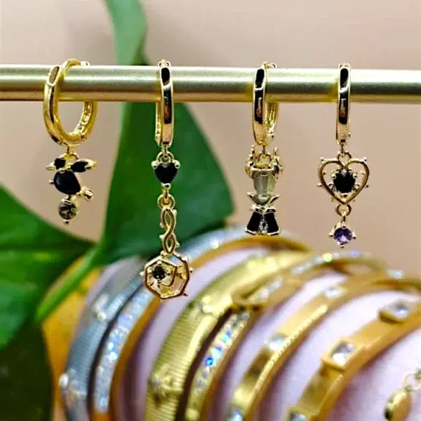 MULTI ARETES HUGGIES CHARMS DE PERSONAJES VILLANA MAL