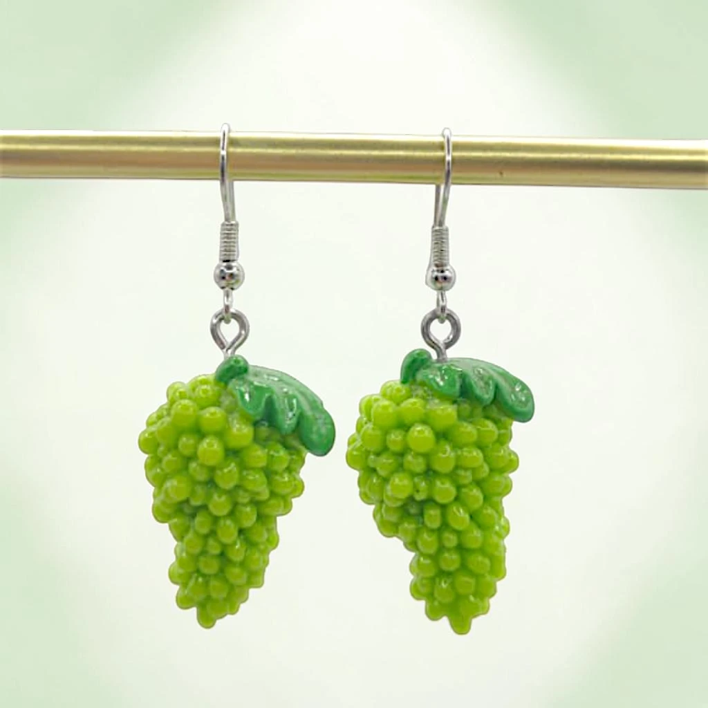 WhatsApp Image 2026-06-03 at 5.40.13 PM (3) aretes locos de uvas verdes - Image 1