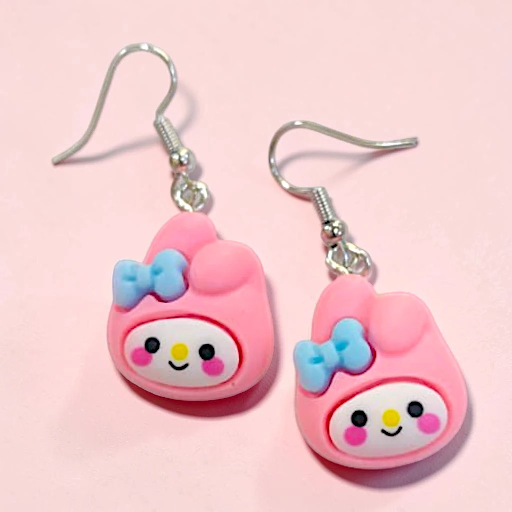 WhatsApp Image 2026-06-10 at 11.49.57 AM ARETES LOCOS PERSONAJE CONEJO ROSA KAWAII - Image 1
