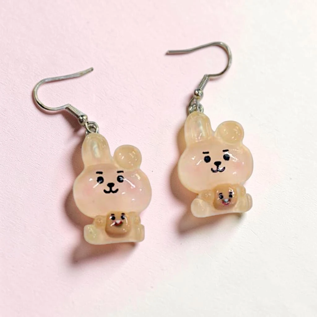 WhatsApp Image 2026-06-10 at 11.50.00 AM (1) aretes de mascota de K-Pop Junk - Image 1