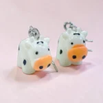 aretes locos de vaca de granja