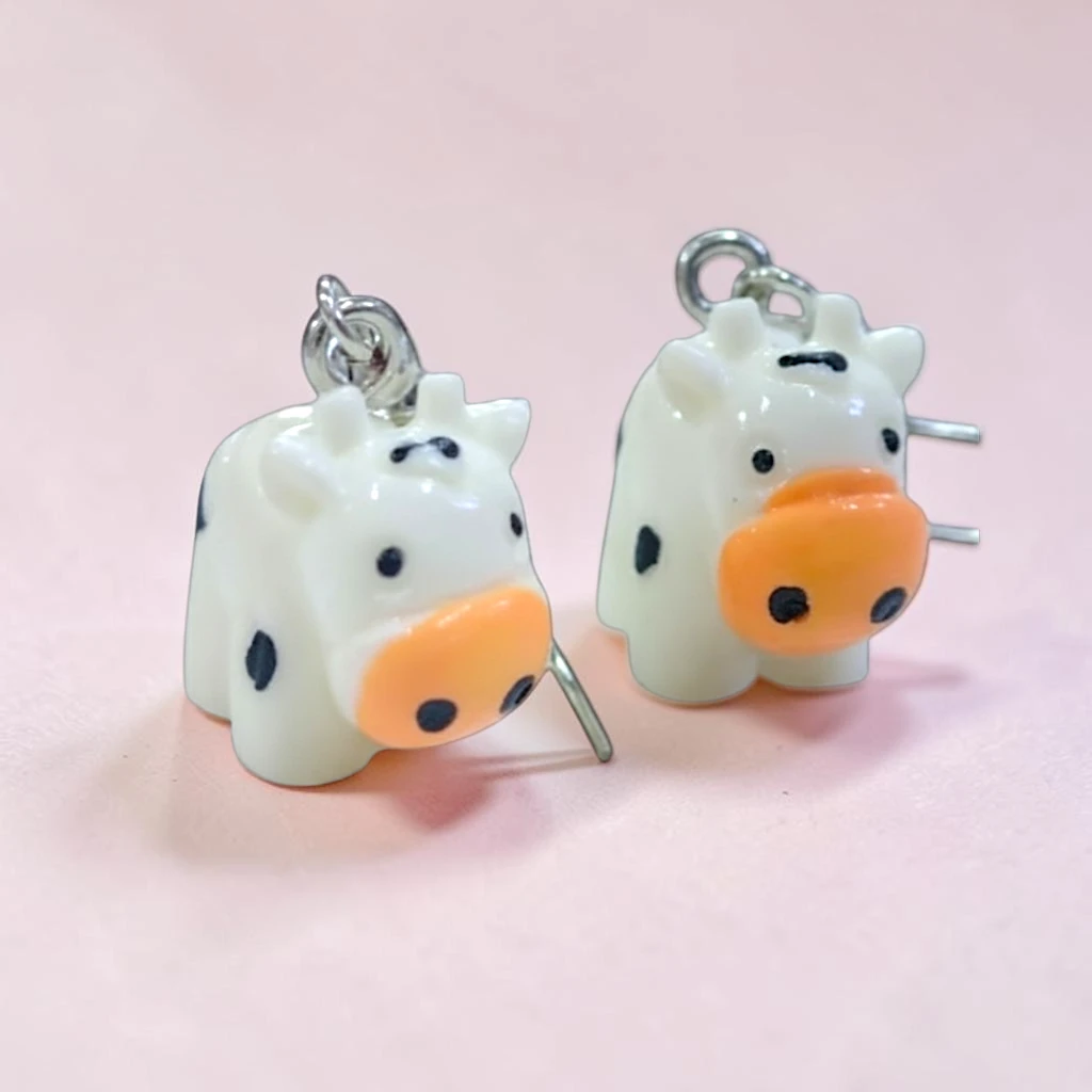 WhatsApp Image 2026-06-10 at 11.50.01 AM (5) aretes locos de vaca de granja - Image 1