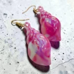 aretes de caracola rosa tornasol
