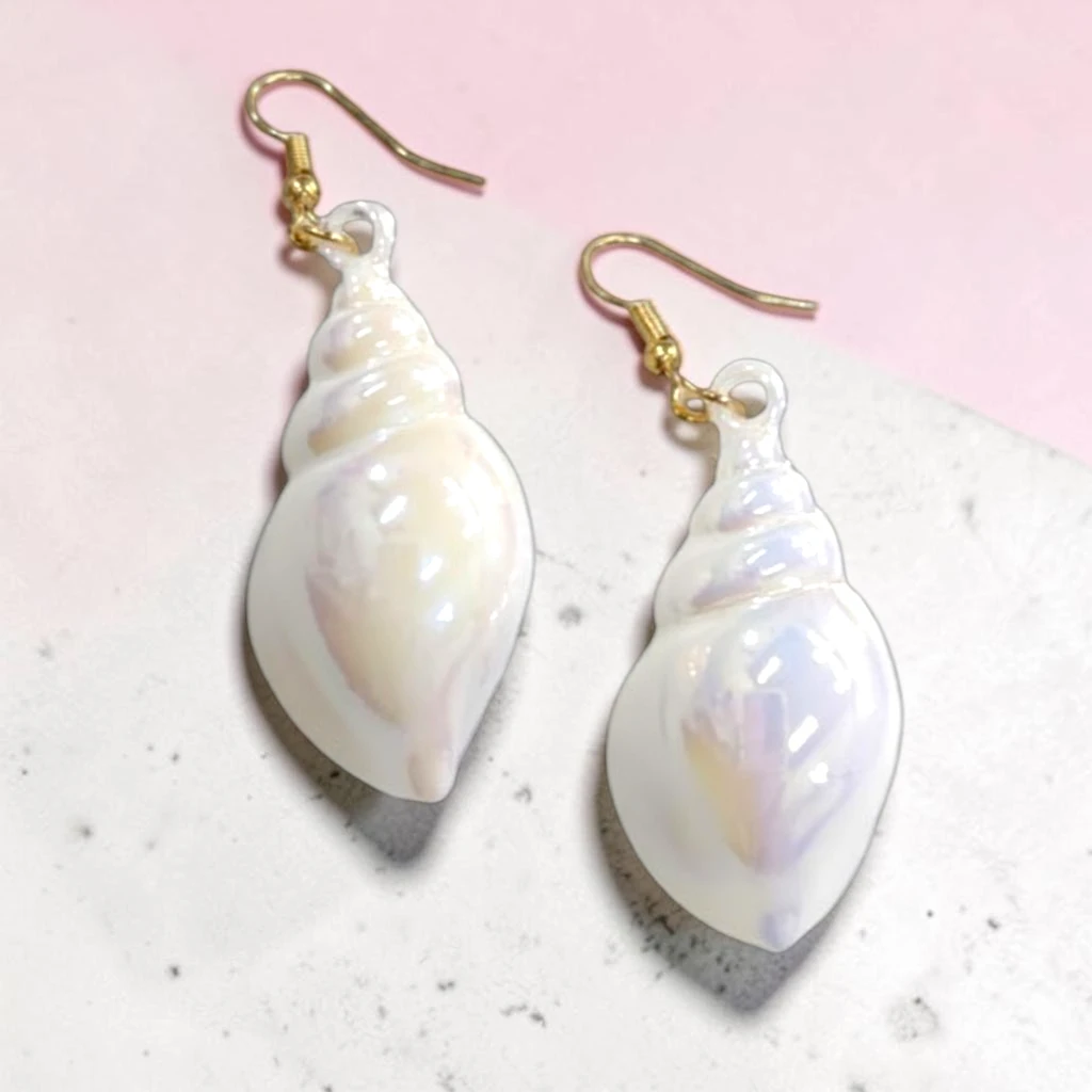 WhatsApp Image 2026-06-10 at 11.50.02 AM ARETES LOCOS CARACOLA BLANCA - Image 1