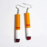 aretes de cigarro encendido