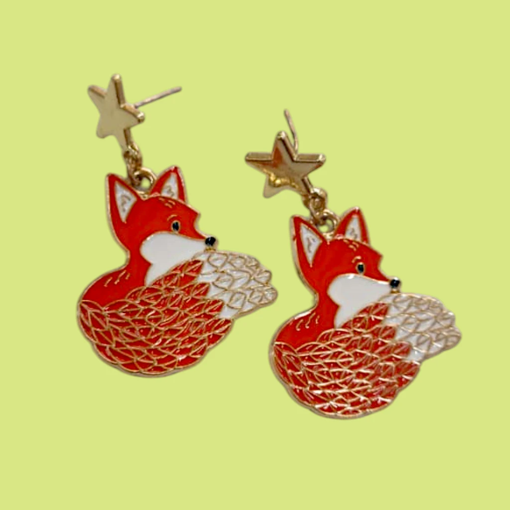 WhatsApp Image 2026-06-15 at 5.02.52 PM (2) aretes de zorro naranja broquel de estrella - Image 1