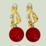 aretes bola roja colgante con dorado - Image 2