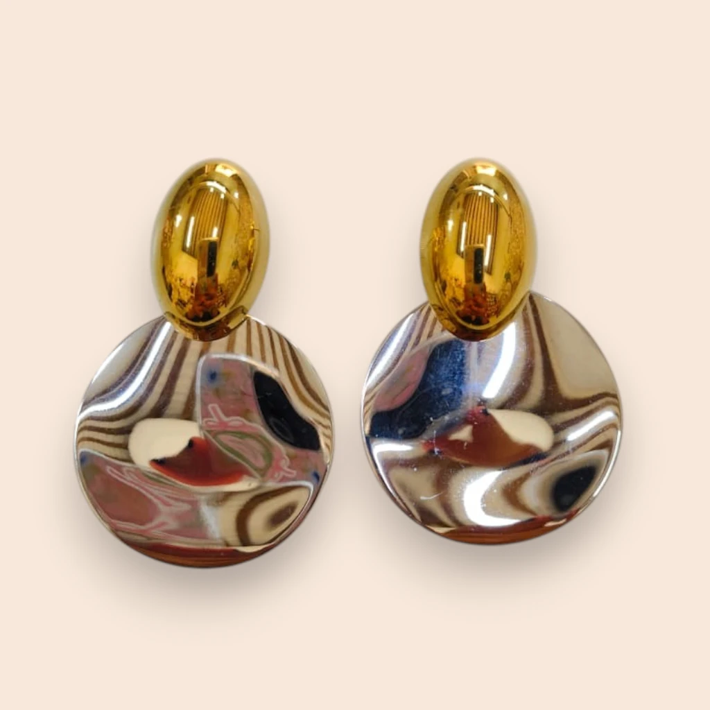 WhatsApp Image 2026-06-23 at 12.11.33 PM (5) aretes de acero inoxidable bicolor con circulo colgante - Image 1