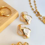aretes de acero inoxidable blanco con dorado deformes - Imagen 2