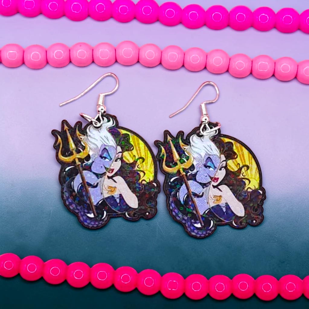 WhatsApp Image 2026-07-01 at 1.41.55 PM (5) (1) ARETES DE MDF VILLANA MITAD HUMANA CON DESTELLOS - Image 1