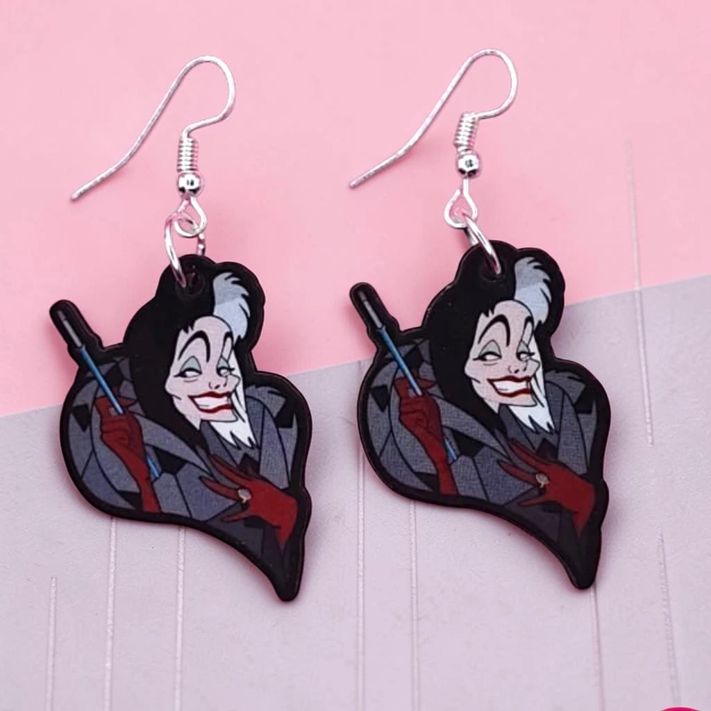 WhatsApp Image 2026-07-01 at 1.41.58 PM (4) ARETES MDF VILLANA CABELLO NEGRO Y BLANCO - Image 1