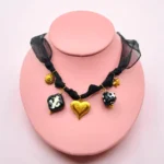 COLLAR BANDANA DE ACERO INOXIDABLE CHARMS VARIOS LISTON NEGRO