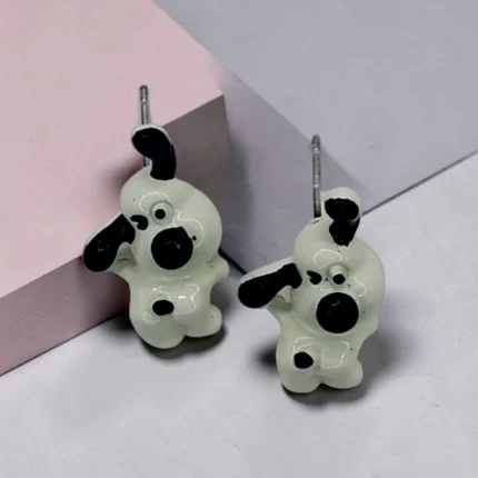 aretes broquel de perrito negro y blanco