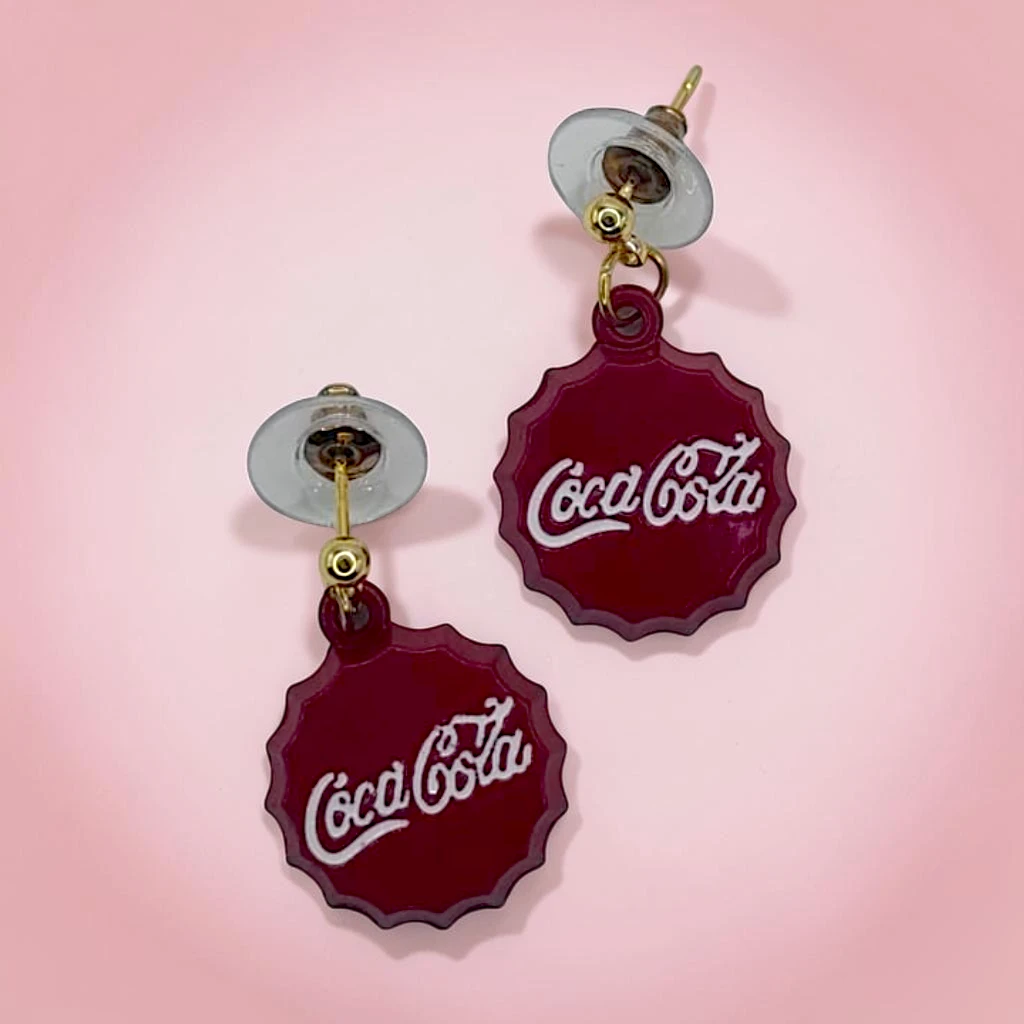 WhatsApp Image 2026-07-09 at 1.56.59 PM aretes de tapa de refresco rojo - Image 1