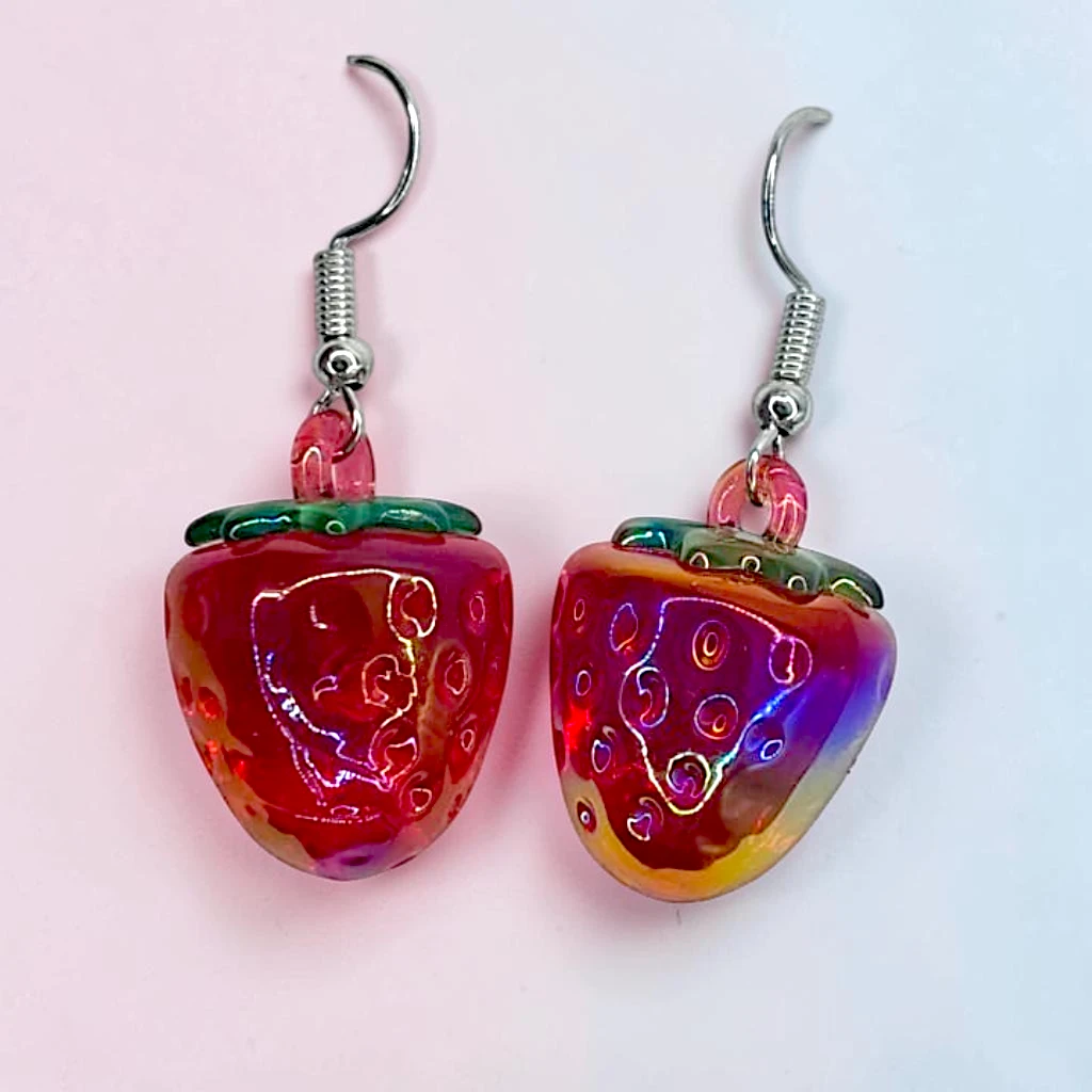 WhatsApp Image 2026-07-09 at 1.57.07 PM (4) aretes con diseño fresas transparentes tornasol - Image 1