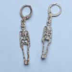 aretes de halloween clavera colgantes plateada