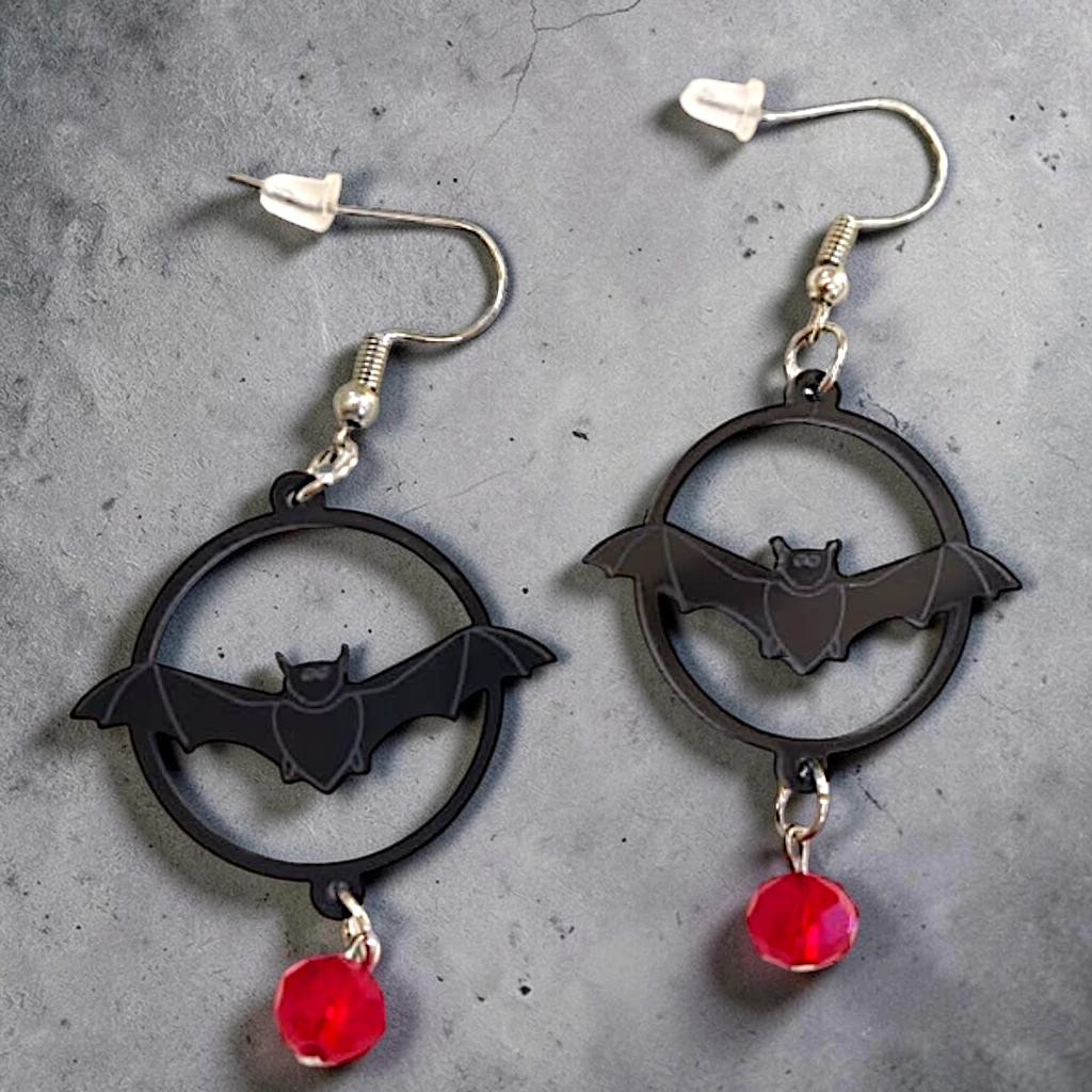 WhatsApp Image 2026-09-10 at 3.35.22 PM (3) (1) aretes de halloween murciélago en rueda colgante - Imagen 1