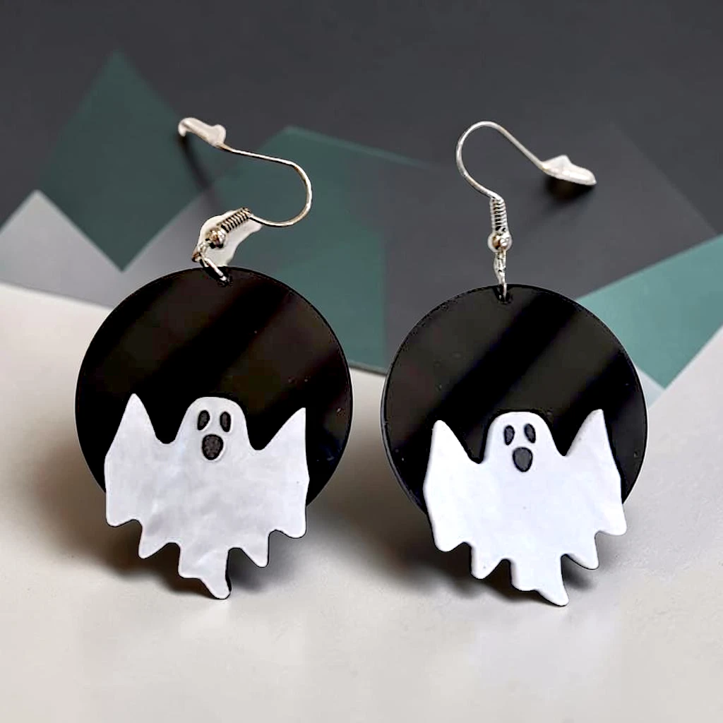 WhatsApp Image 2026-09-10 at 3.35.22 PM (7) aretes de halloween circulo negro fantasma - Imagen 1