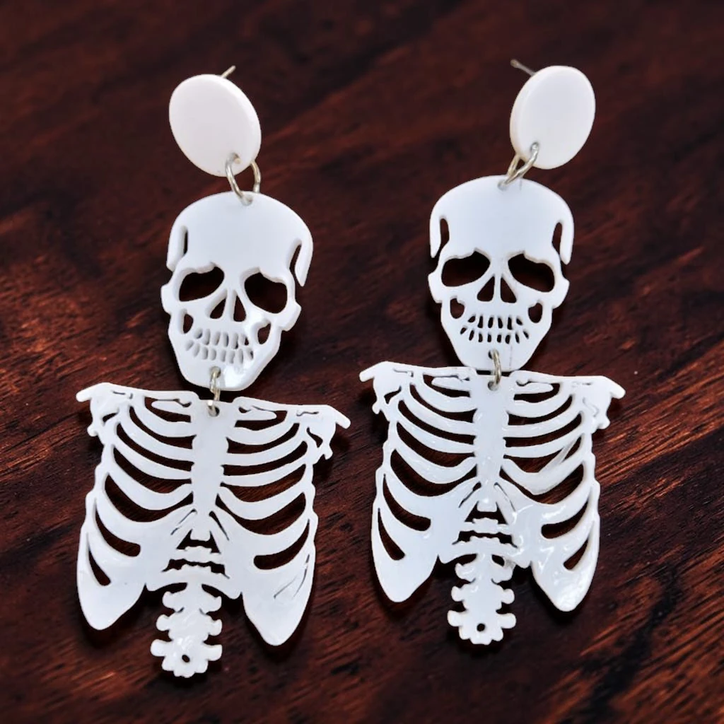 WhatsApp Image 2026-09-10 at 3.35.23 PM (15) aretes de halloween esqueleto blanco XL - Imagen 1