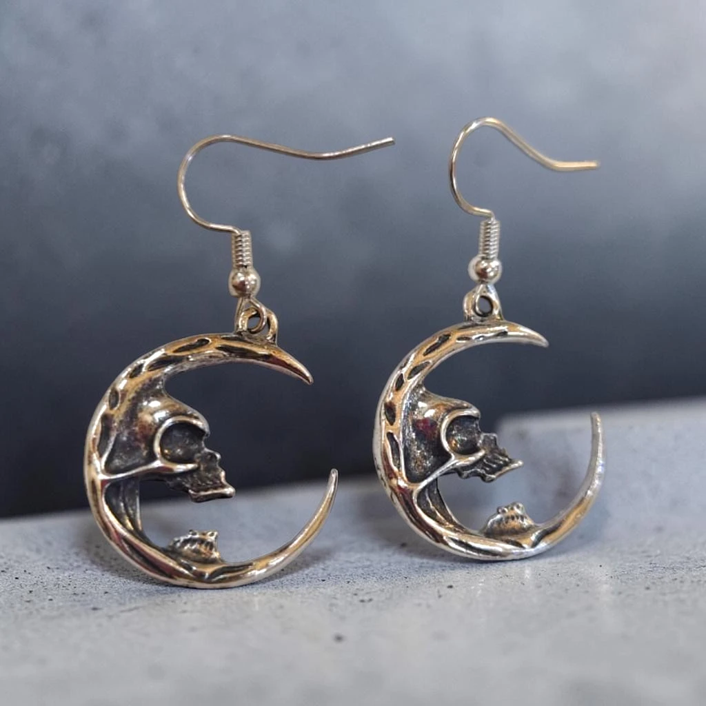 WhatsApp Image 2026-09-10 at 3.35.23 PM (24) aretes de halloween luna calavera plateada - Imagen 1