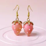 aretes de fresas con perlas colgantes