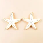 ARETES DE ESTRELLA DE MAR BLANCA