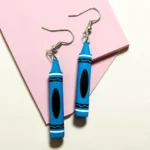 aretes de diseño de crayola azul