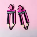 aretes de lapiz rosa con broquel de corazon