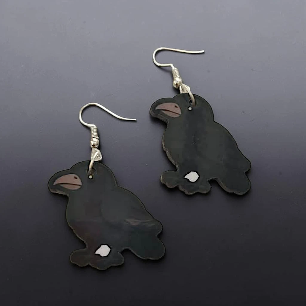 WhatsApp Image 2026-10-07 at 3.13.33 PM (1) aretes de halloween cuervo - Imagen 1