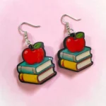 ARETES DE LIBROS Y MANZANA KAWAII