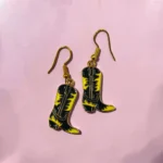 ARETES BOTA NEGRA CON AMARILLO
