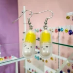 ARETES DE PILDORA AMARILLA