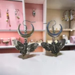 ARETES COLGANTES MARIPOSA Y LUNA PLATEADOS