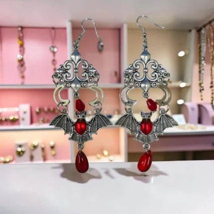 ARETES COLGANTES PLATEADOS DE MURCIELAGO