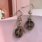 ARETES COLGANTES PLATEADOS PECE LOVE