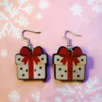 ARETES DE NAVIDAD REGALO BLANCO CON MOÑO ROJO